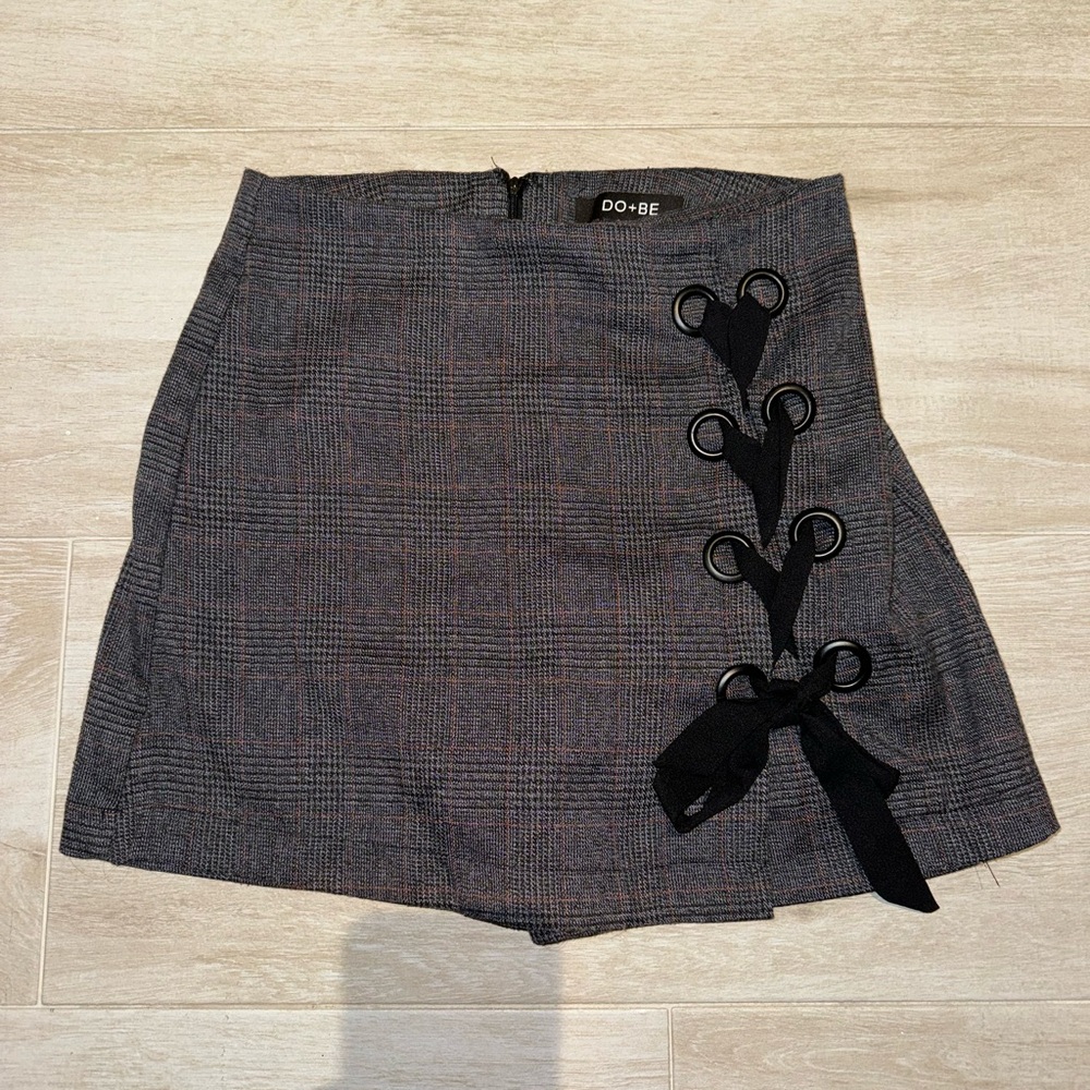 Do+Be Gray Plaid Skort with Bow Accents